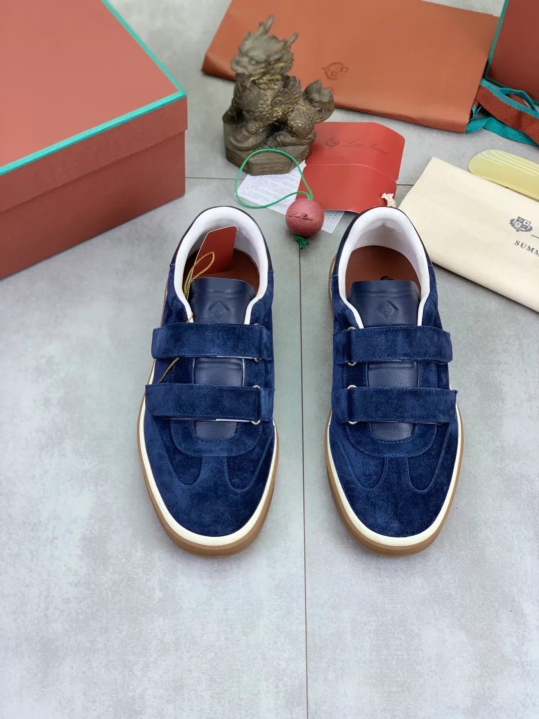 Men's men's shoes 💰P580 New model 💰 The latest casual shoes Loro Piana 💯 Top grade 💯 Buy the original copy 💯 Founded the existing Loro Piana company on April 24, 1924. It is the sixth generation of family operation, providing the best quality products to customers who are discerning about taste and quality. Imported original fly woven fabric with cowhide fabric, plain calfskin lining, hand-stitched thread with cowhide feet, original packaging, high-end outsole, size: 38-45 (custom-made for 46), 5️⃣ colors available